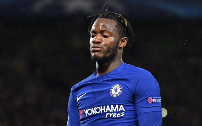Tiền đạo Michy Batshuayi đang tìm đường rời Stamford Bridge - Bóng Đá
