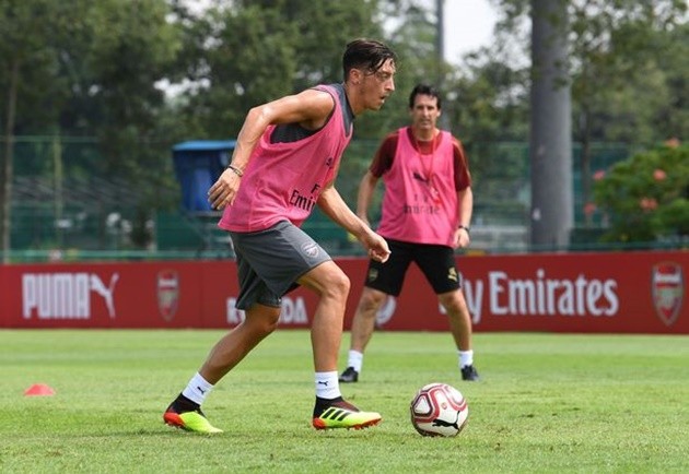 5 điều thú vị từ buổi tập của Arsenal: Ozil trở lại; Mkhitaryan bị ném vào... thùng rác  - Bóng Đá