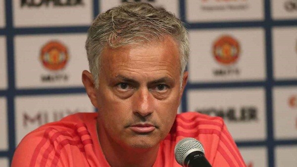Mourinho cần tập trung chỉ đạo MU thay vì phàn nàn - Bóng Đá