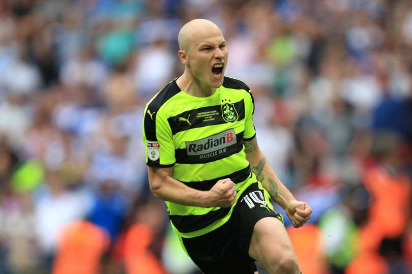 Vừa lên hạng, Huddersfield đã khiến Man City mất người - Bóng Đá