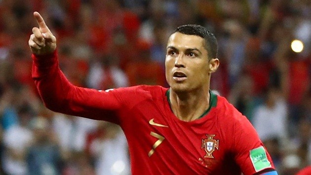 Đến cuối cùng, Ronaldo hay Messi mới là người được mỉm cười? - Bóng Đá