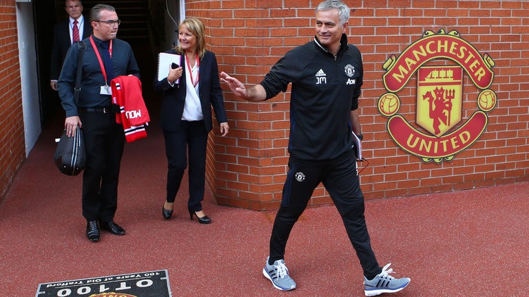 Man Utd của Mourinho cách kỷ lục đúng 1 trận - Bóng Đá
