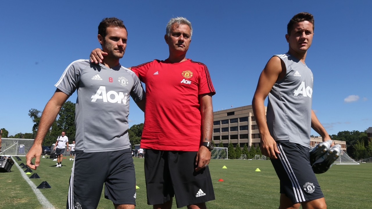 Mourinho hé lộ tình hình chấn thương của Mata, Herrera, Shaw - Bóng Đá