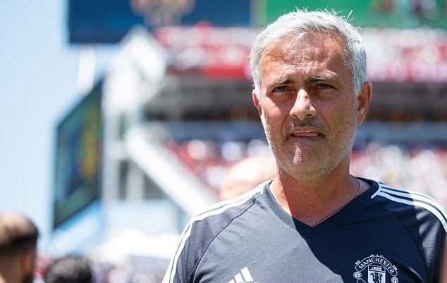 Mourinho lên tiếng bảo vệ 2 