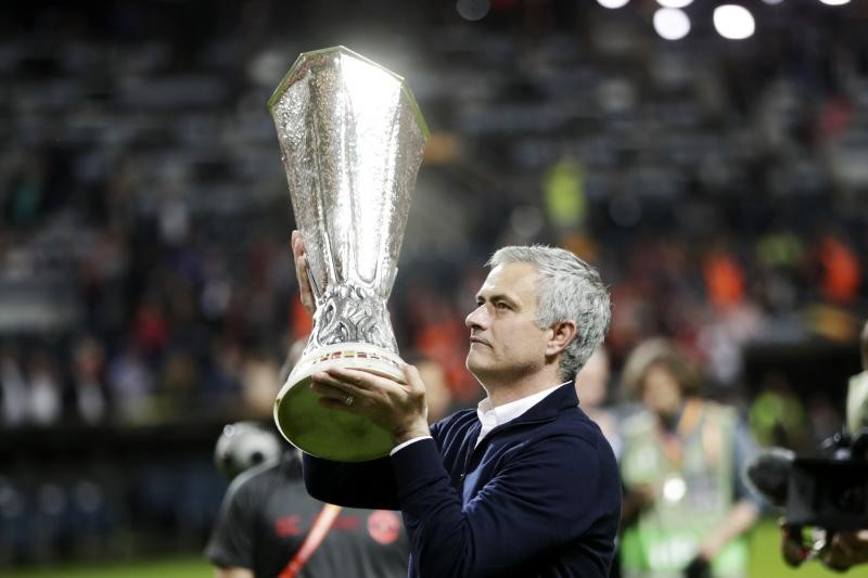 Gói gọn Man Utd mùa 2016/17: Từ nỗi thất vọng Ibra tới vinh quang Europa League - Bóng Đá
