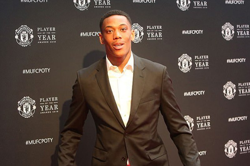 Mourinho dùng chiêu độc để giữ chân Martial - Bóng Đá