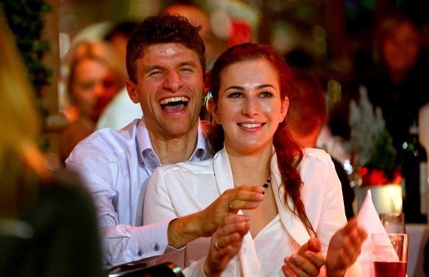 Ngưỡng mộ với những soái ca chung tình nhất World Cup 2018 - Bóng Đá