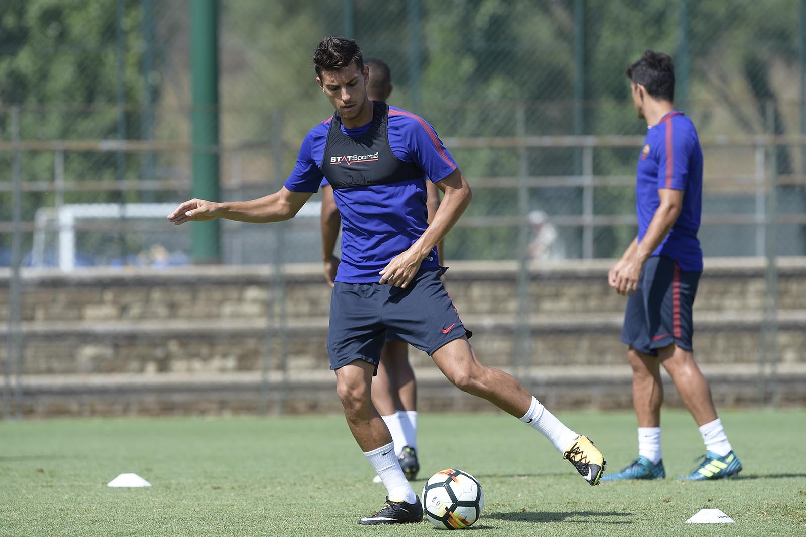 Totti oai vệ xuất hiện trên sân tập Roma - Bóng Đá