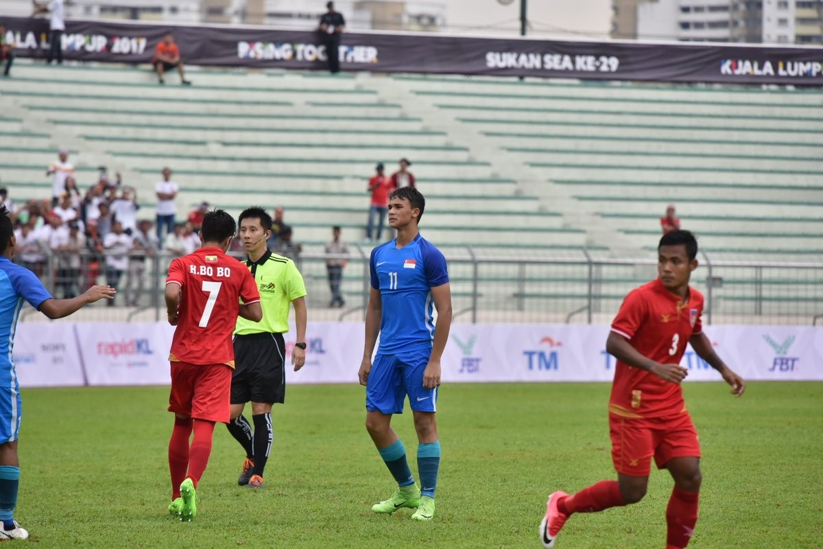 CĐV Myanmar suýt làm vỡ sân có sức chứa 16.000 người - Bóng Đá