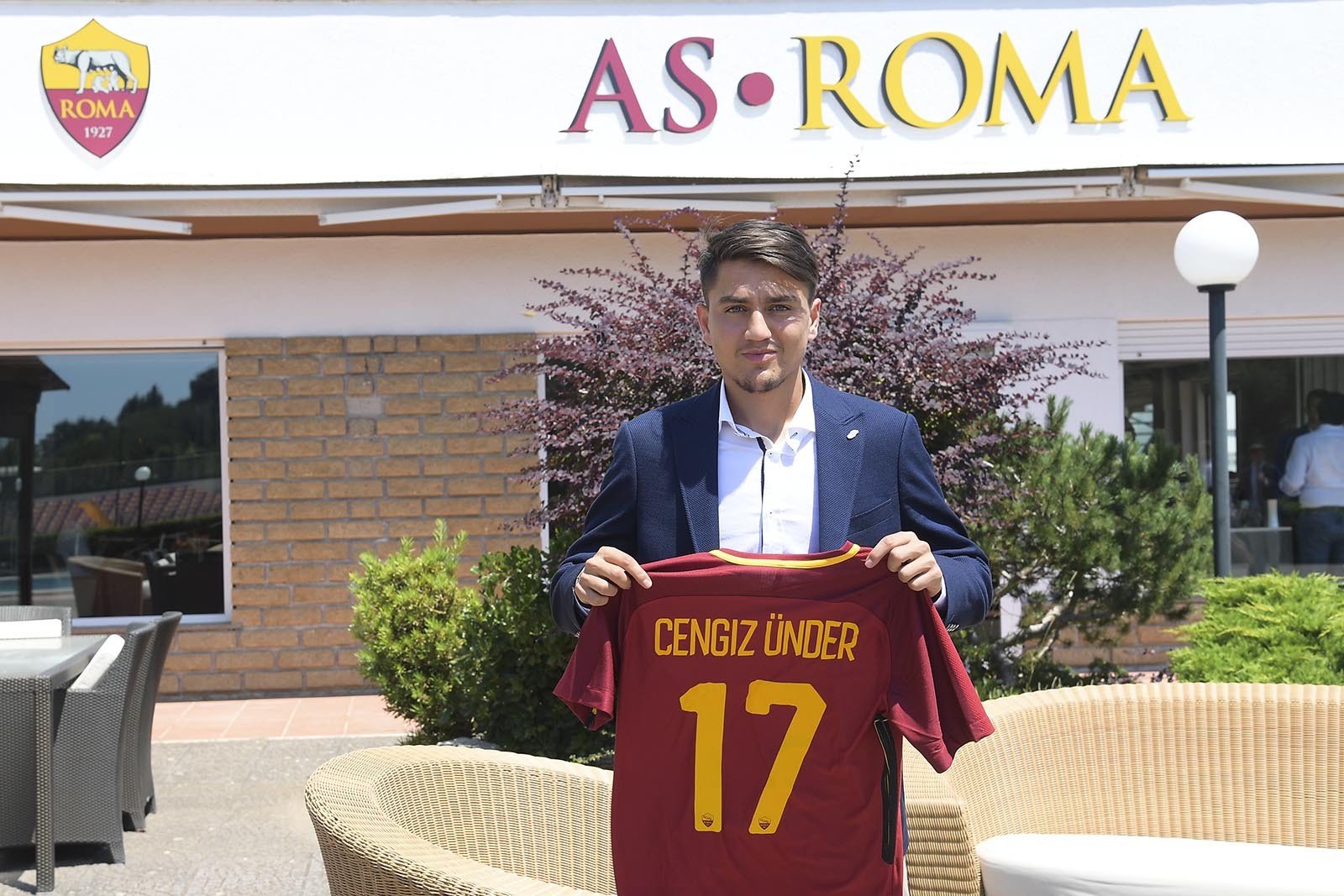 CHÍNH THỨC: Roma chiêu mộ thành công Cengiz Under - Bóng Đá