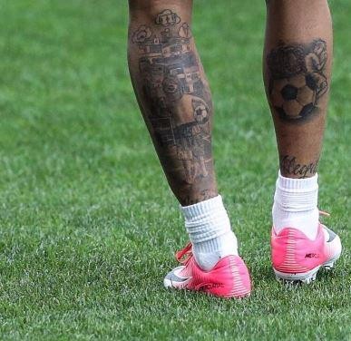 Cha mẹ, em gái, con trai,... Neymar xăm tất lên cơ thể - Bóng Đá