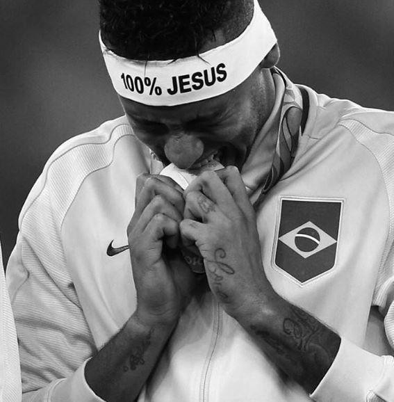 Cha mẹ, em gái, con trai,... Neymar xăm tất lên cơ thể - Bóng Đá