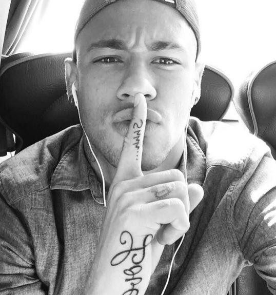 Cha mẹ, em gái, con trai,... Neymar xăm tất lên cơ thể - Bóng Đá