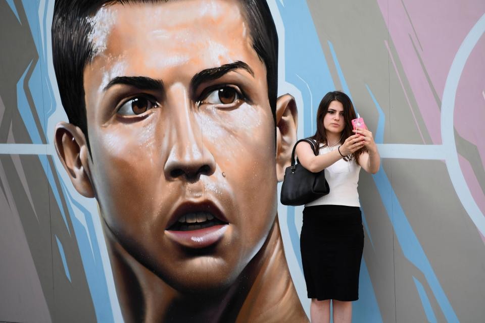 Cực chất với sao sân cỏ qua phiên bản graffiti - Bóng Đá