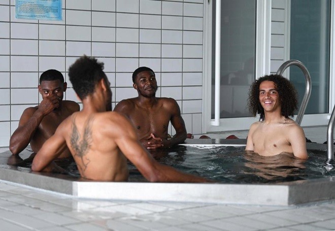 Các ngôi sao Arsenal làm gì sau trận đấu với Brentford ? - Bóng Đá
