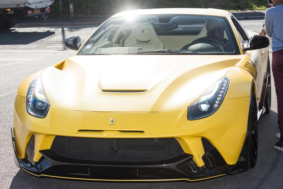 Ảnh Mendy mua siêu xe Ferrari - Bóng Đá