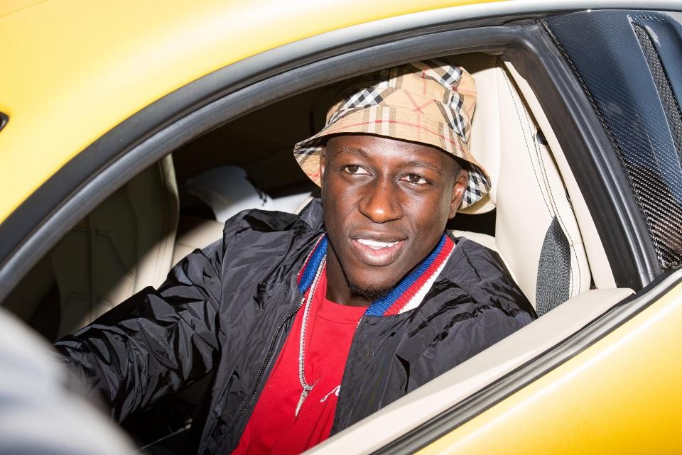 Ảnh Mendy mua siêu xe Ferrari - Bóng Đá