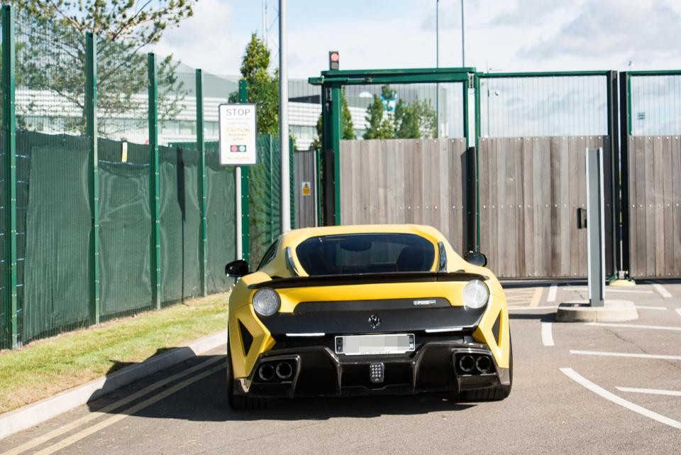 Ảnh Mendy mua siêu xe Ferrari - Bóng Đá