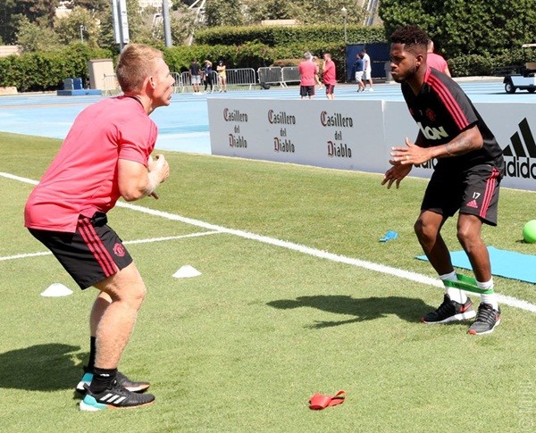 Matic gặp họa, De Gea và Fred hớn hở chào đồng đội MU - Bóng Đá