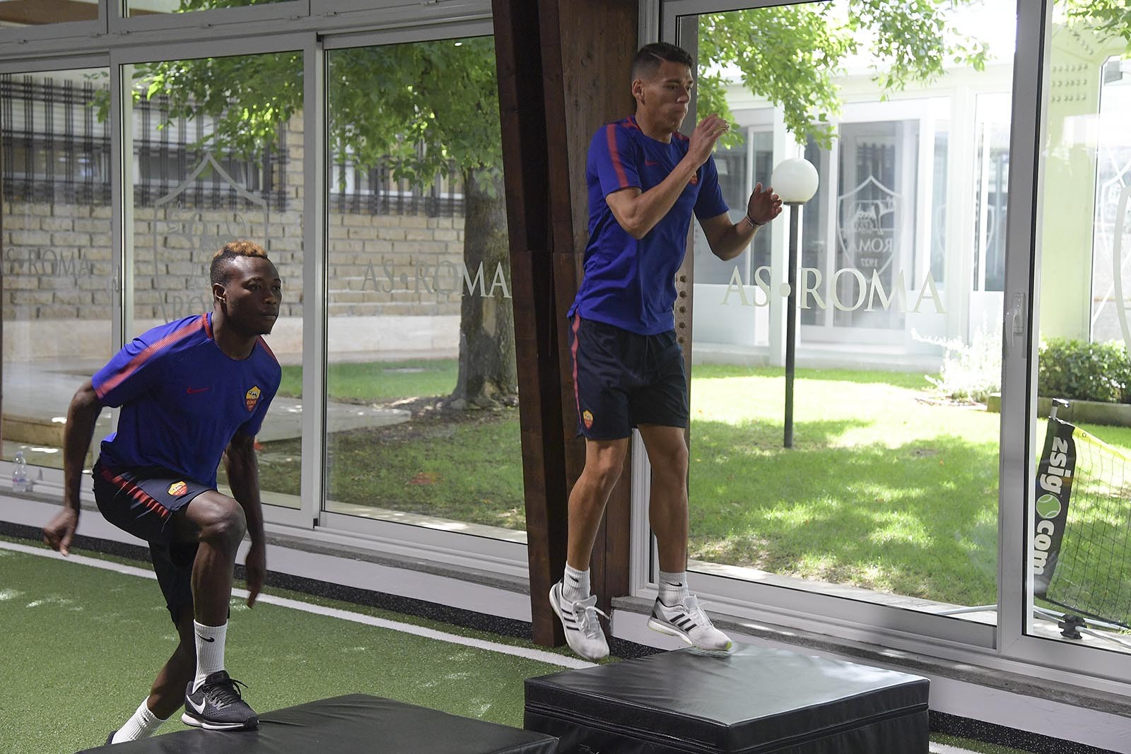 AS ROma lên đường đến Sevilla - Bóng Đá