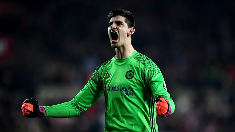 Sốc: Lý do ngớ ngẩn khiến Courtois chấn thương - Bóng Đá