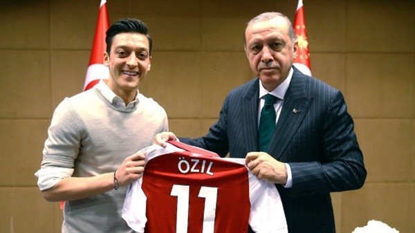 Mesut Oezil - Nạn nhân của sự bạc bẽo - Bóng Đá