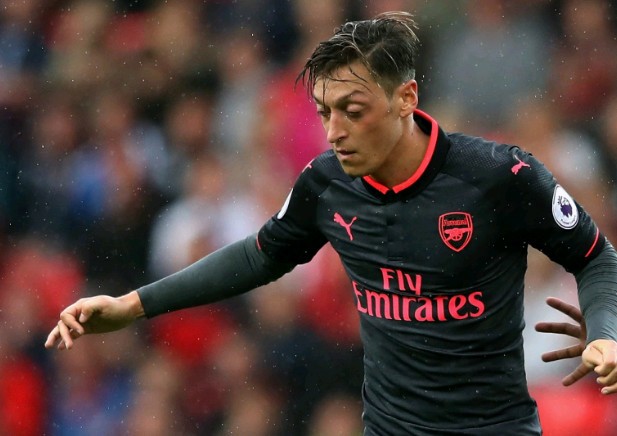 Wenger bênh vực Ozil sau màn trình diễn thảm hại - Bóng Đá