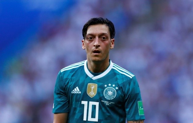 Bị lăng mạ, Mesut Ozil sắp chia tay ĐTQG Đức - Bóng Đá
