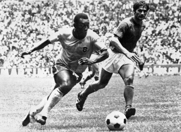 10 pha bỏ lỡ bàn thắng đáng tiếc nhất lịch sử World Cup - Bóng Đá
