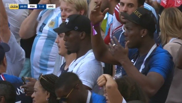 Hai anh trai bất bình với pha đá phạt tệ hại của Paul Pogba - Bóng Đá