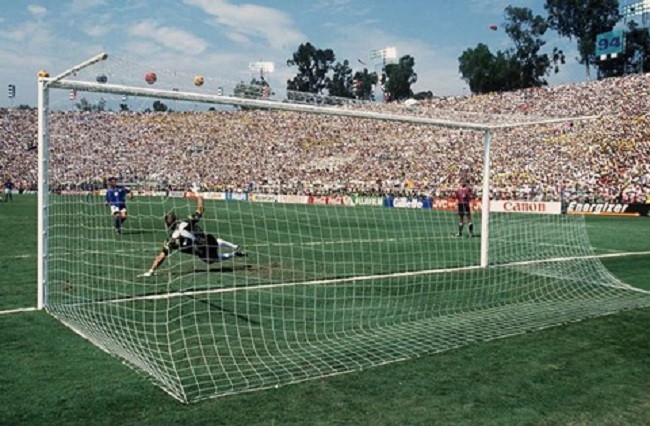 10 pha bỏ lỡ bàn thắng đáng tiếc nhất lịch sử World Cup - Bóng Đá