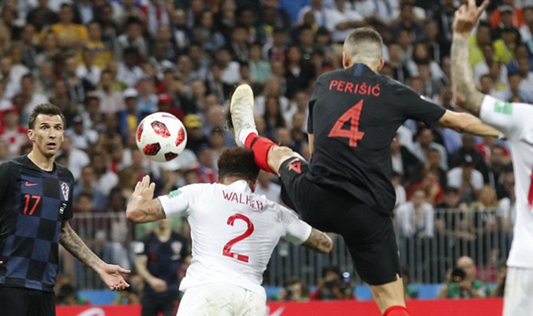 Tại sao trọng tài không thổi phạt khi Perisic gỡ hòa cho Croatia? - Bóng Đá