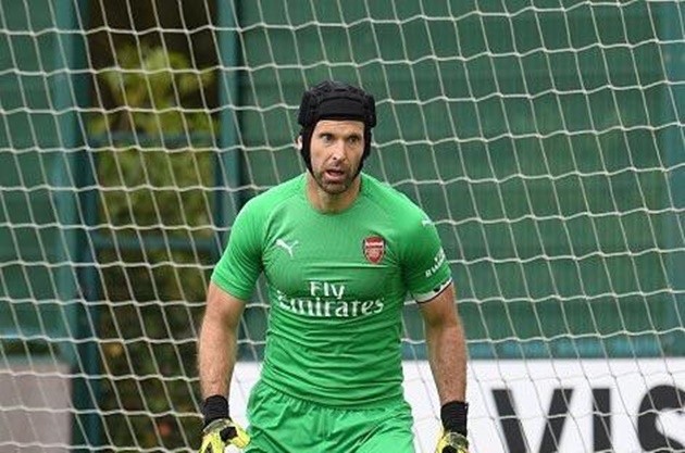 Fan Arsenal choáng với bức ảnh của Petr Cech - Bóng Đá