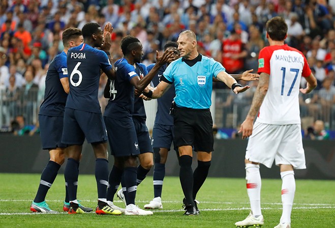 Cận cảnh tình huống VAR - bước ngoặt của trận chung kết World Cup - Bóng Đá