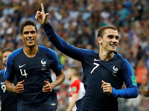 Cận cảnh tình huống VAR - bước ngoặt của trận chung kết World Cup - Bóng Đá