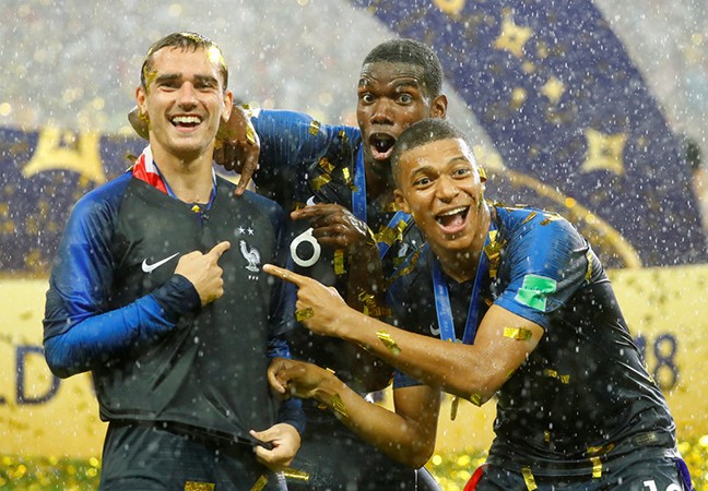 Cận cảnh tình huống VAR - bước ngoặt của trận chung kết World Cup - Bóng Đá