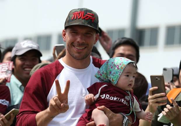 Vì sao Podolski rời 'trời Âu', sang châu Á chơi bóng? - Bóng Đá