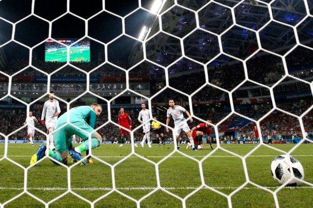 Mourinho phản ứng thế nào trước thông tin De Gea bị 