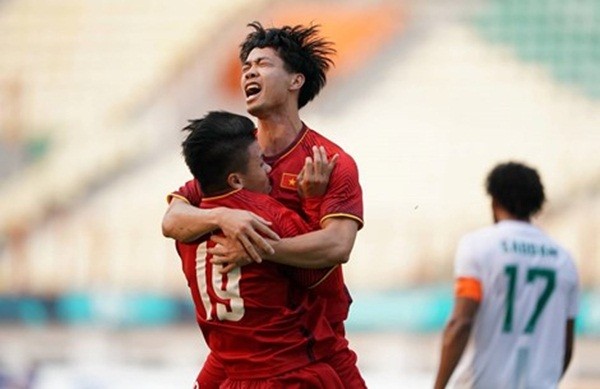 BLV Quang Huy nói gì khi Công Phượng đá hỏng 2 quả phạt đền? - Bóng Đá