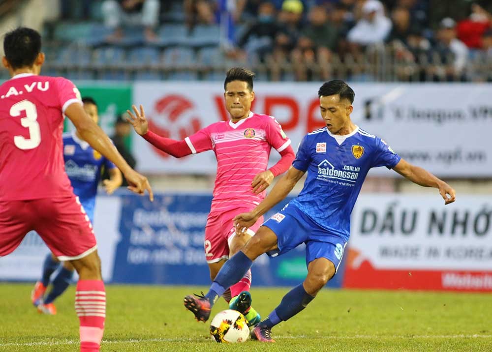 Vòng 4 V-League 2018: Nóng trên phố núi, căng thẳng ở Cẩm Phả - Bóng Đá