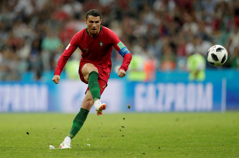 Chưa đầy một năm, hàng loạt ông lớn trở thành 'nạn nhân' của Ronaldo - Bóng Đá