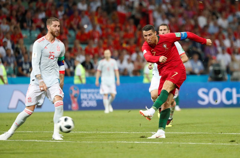 Cristiano Ronaldo đã cứu Bồ Đào Nha như thế nào? - Bóng Đá