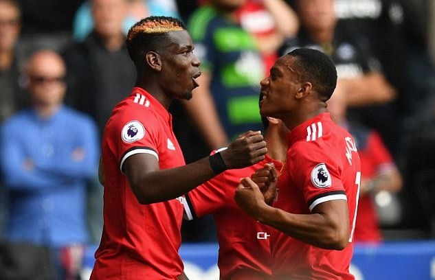 Pogba khoe tóc mới cực chất, Mata trình làng áo M.U cổ điển - Bóng Đá