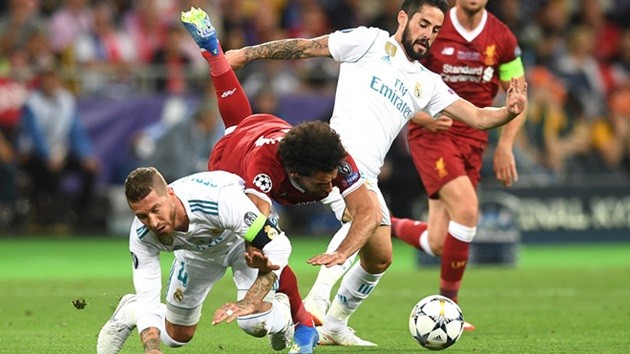 ‘Ramos quá lão luyện, không có ý định chơi xấu Salah’ - Bóng Đá