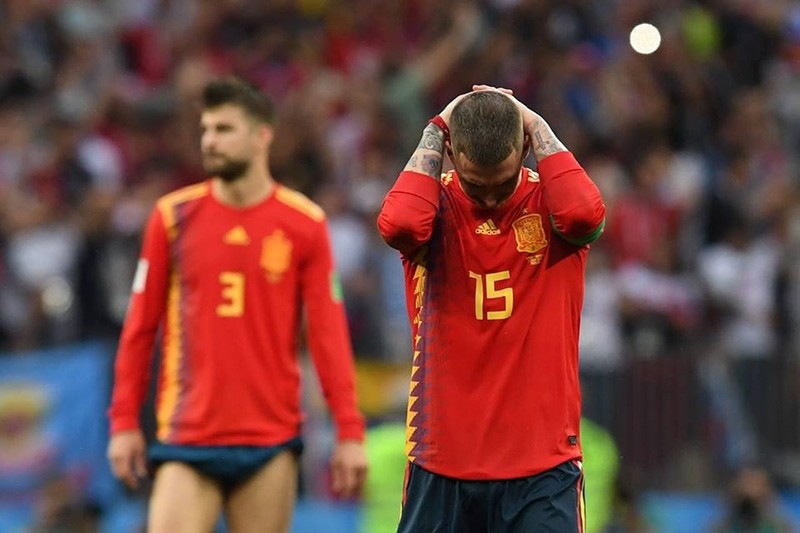 Khoảnh khắc mềm yếu của Ramos thành trò cười trên mạng xã hội - Bóng Đá