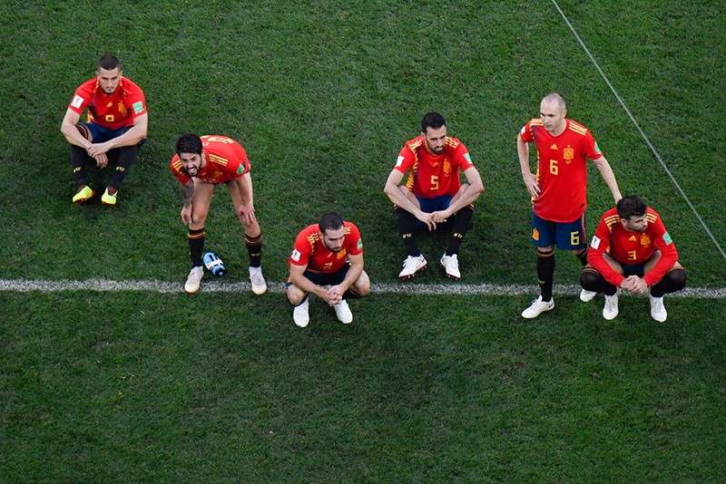 Khoảnh khắc mềm yếu của Ramos thành trò cười trên mạng xã hội - Bóng Đá
