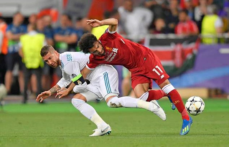 Lampard và Ferdinand bênh Ramos khi va chạm với Salah - Bóng Đá