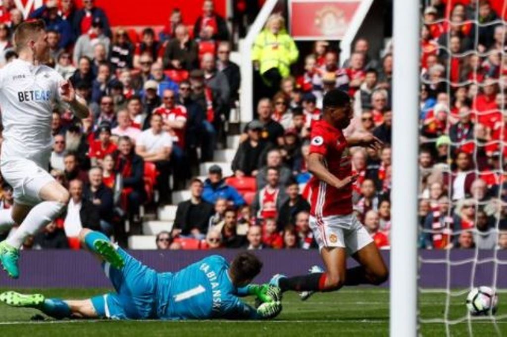 Lí do Marcus Rashford bị la ó trên sân Swansea - Bóng Đá