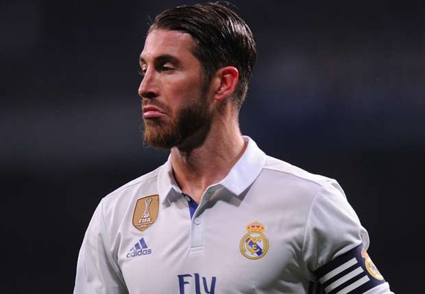 Pique 'cạn lời' với Real, Ramos đáp trả: 