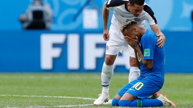 Mỗi khi Neymar bị ngã, fan ở Brazil sẽ được tặng... 1 sét đồ uống miễn phí - Bóng Đá